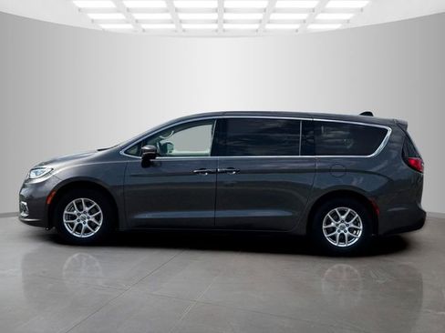 Certified 2023 Chrysler Pacifica Touring-L FWD image 4