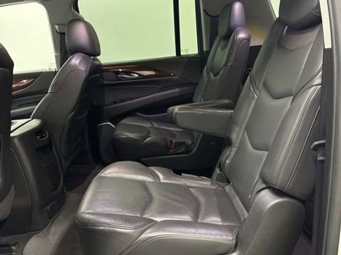 Used 2020 Cadillac Escalade ESV Luxury AWD/4WD image 21