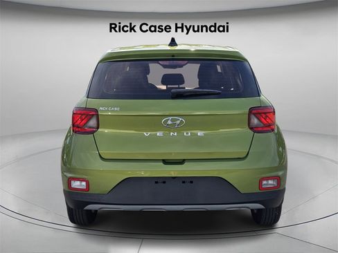 Certified 2022 Hyundai Venue SE image 6