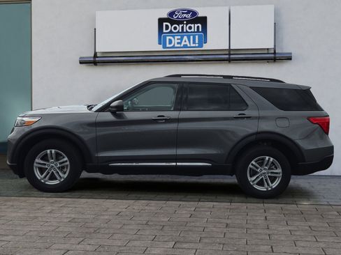 Used 2023 Ford Explorer XLT w/ Equipment Group 202A image 6