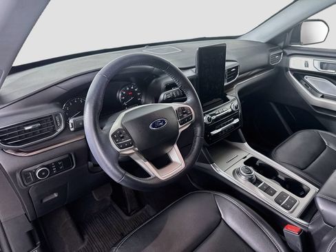 Used 2024 Ford Explorer Limited w/ Limited Technology Package RWD image 9
