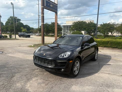 Used 2017 Porsche Macan AWD/4WD image 3