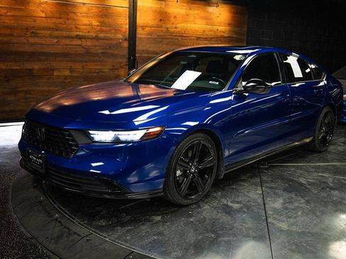 Used 2023 Honda Accord Sport image 2