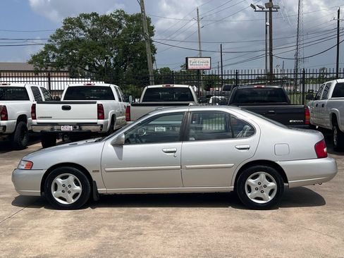 Used 2001 Nissan Altima GXE FWD image 3