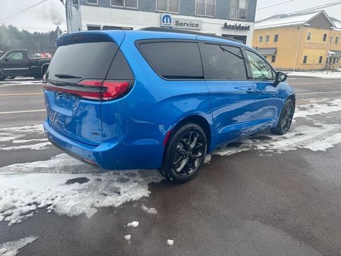 Used 2026 Chrysler Pacifica Select w/ S Appearance Package image 5