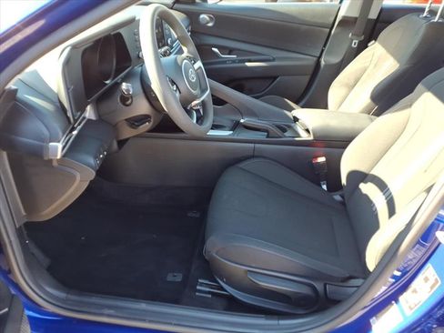 Used 2023 Hyundai Elantra SEL image 11