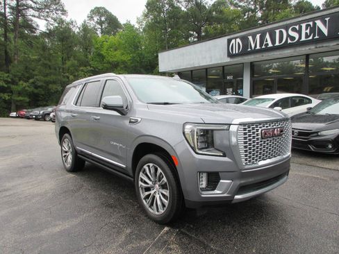 Used 2021 GMC Yukon Denali w/ Denali Premium Package AWD/4WD image 3