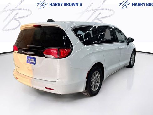 Used 2024 Chrysler Voyager LX FWD image 10