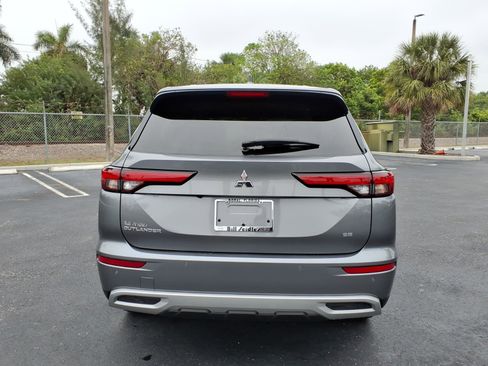Used 2024 Mitsubishi Outlander SE image 13