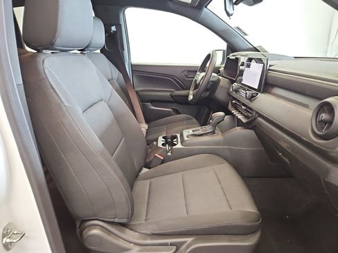 Used 2024 Chevrolet Colorado W/T image 8