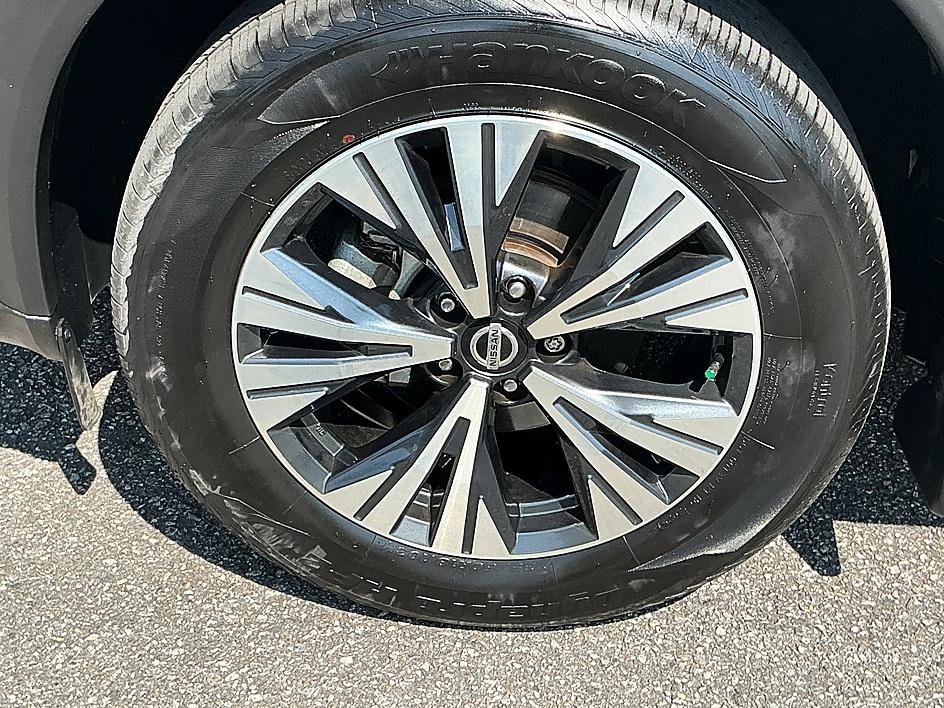 Certified 2021 Nissan Rogue SV w/ Premium Package FWD image 9