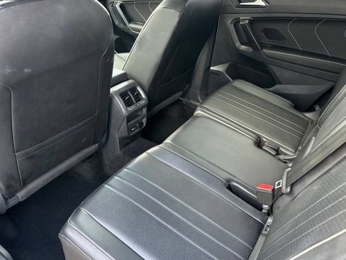 Certified 2024 Volkswagen Tiguan SE FWD image 12