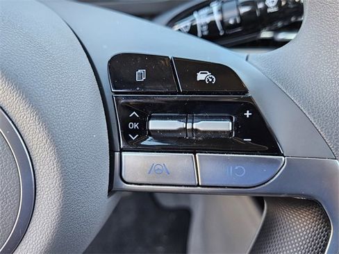 Used 2025 Hyundai Elantra Blue image 22