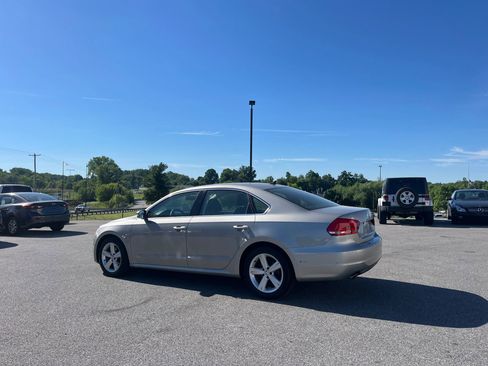Used 2013 Volkswagen Passat 2.5 SE FWD image 4