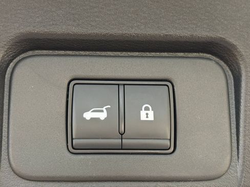 Used 2026 Nissan Rogue SL FWD image 23