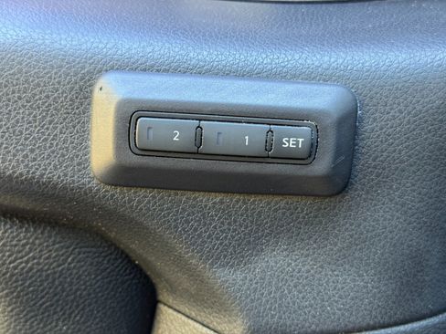 Used 2016 Nissan Titan SL image 16