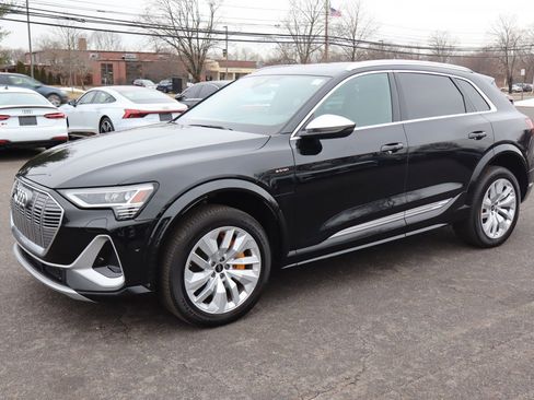 Used 2022 Audi e-tron S Premium Plus image 1