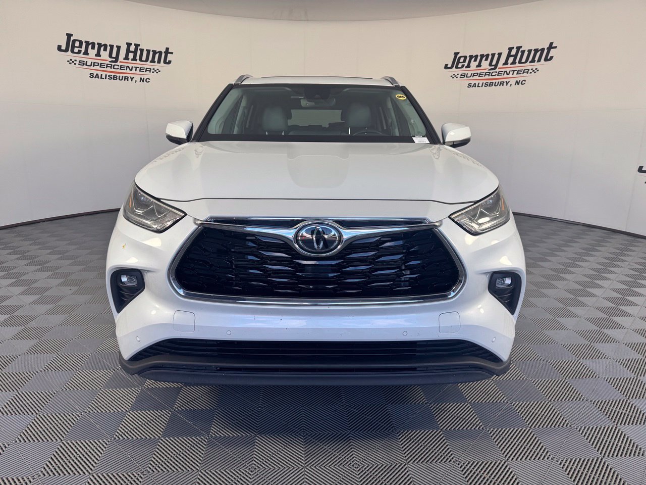 Used 2023 Toyota Highlander Limited FWD image 5