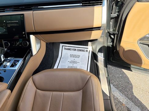 Used 2023 Land Rover Range Rover Long Wheelbase SE image 18