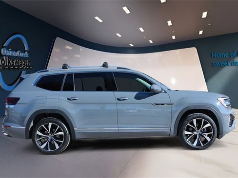 Certified 2025 Volkswagen Atlas SEL Premium R-Line image 4