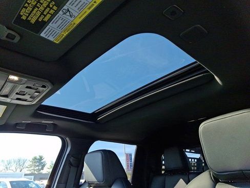 Used 2025 Toyota Tacoma TRD Off-Road w/ TRD Off Road Premium Package image 18