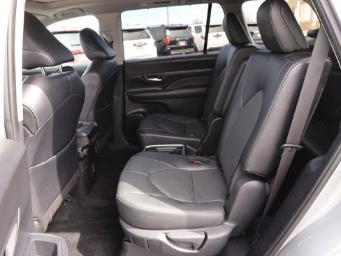 Used 2025 Toyota Grand Highlander AWD image 11