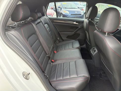 Used 2017 Volkswagen GTI SE image 31