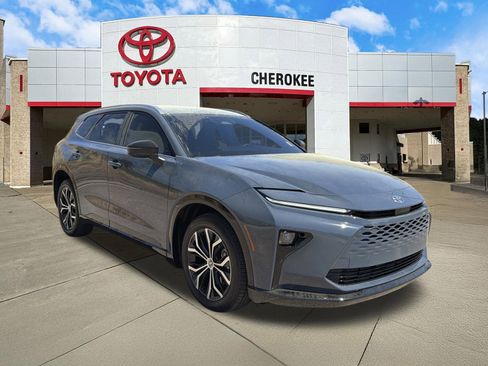 Used 2025 Toyota Crown Signia image 3