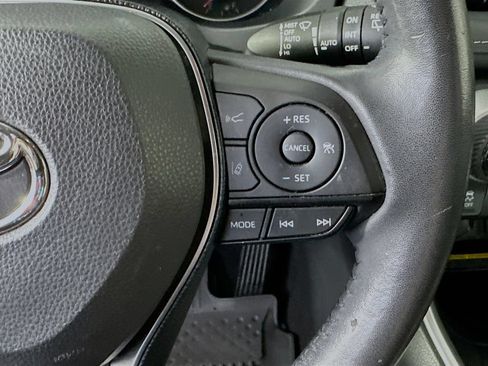 Used 2020 Toyota RAV4 XLE Premium AWD/4WD image 25
