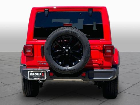 Certified 2025 Jeep Wrangler Unlimited Sahara w/ Safety Group AWD/4WD image 5