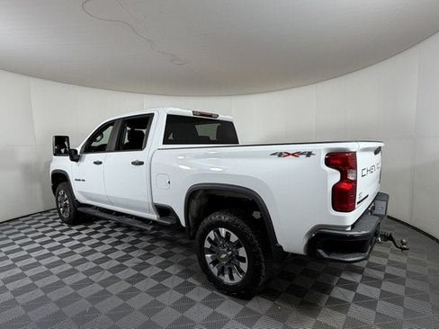 Used 2022 Chevrolet Silverado 2500 Custom w/ Custom Value Package AWD/4WD image 3