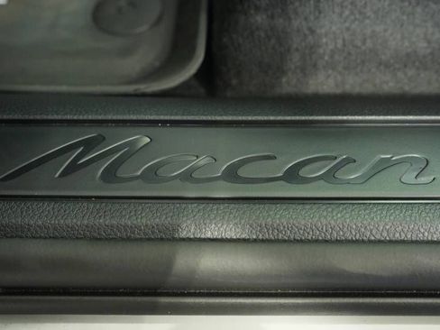 Certified 2025 Porsche Macan image 32
