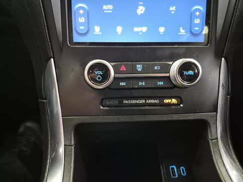 Used 2024 Ford Edge Titanium AWD/4WD image 32