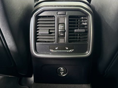 Certified 2024 Porsche Macan AWD/4WD image 25