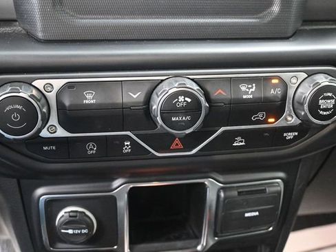 Used 2022 Jeep Wrangler Unlimited Sport AWD/4WD image 11