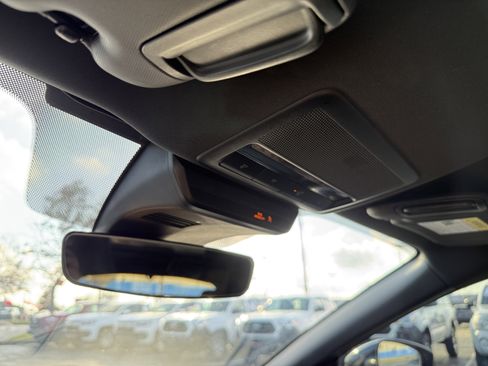 Used 2020 MAZDA MAZDA3 Hatchback image 29