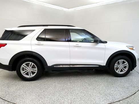 Used 2023 Ford Explorer XLT w/ Equipment Group 202A AWD/4WD image 8