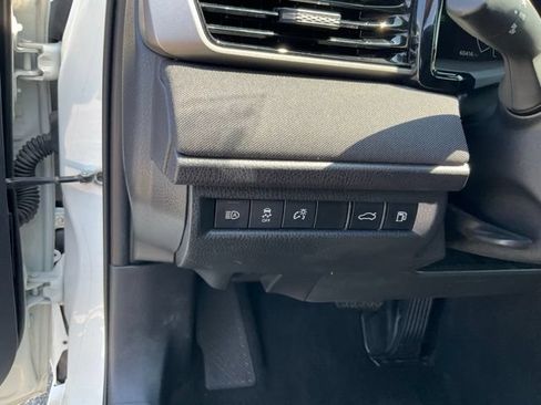 Used 2025 Toyota Camry LE FWD image 8