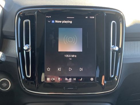 Used 2025 Volvo XC40 B5 Core image 23