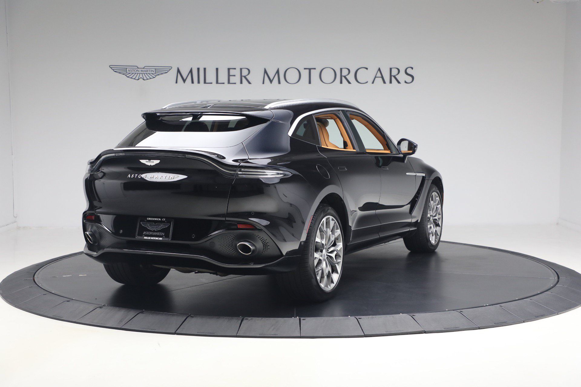 Used 2021 Aston Martin DBX AWD/4WD image 7