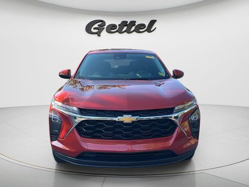 Used 2024 Chevrolet Trax LS w/ LS Convenience Package FWD image 2