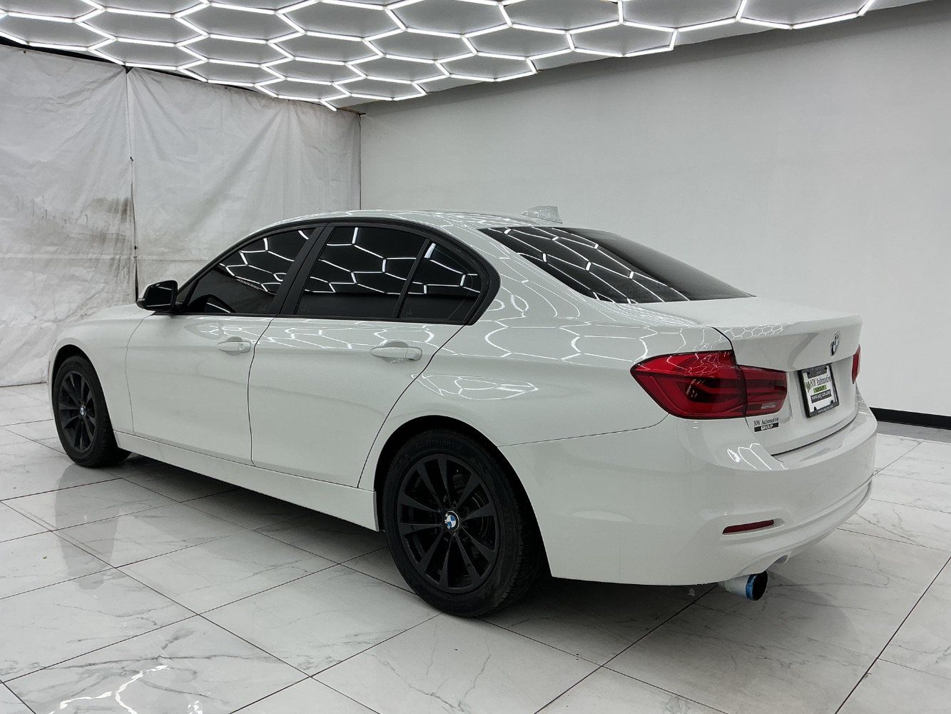 Used 2018 BMW 320i Sedan RWD image 12
