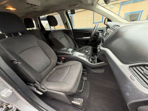 Used 2018 Dodge Journey SE w/ Popular Equipment Group image 11