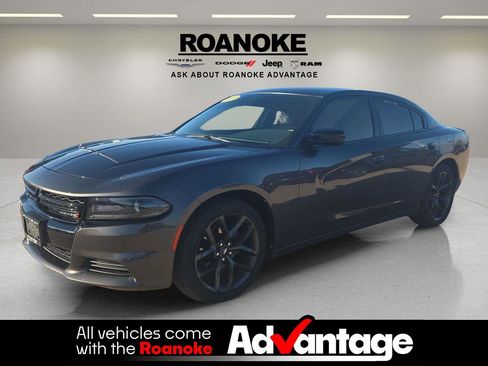 Used 2019 Dodge Charger SXT image 2