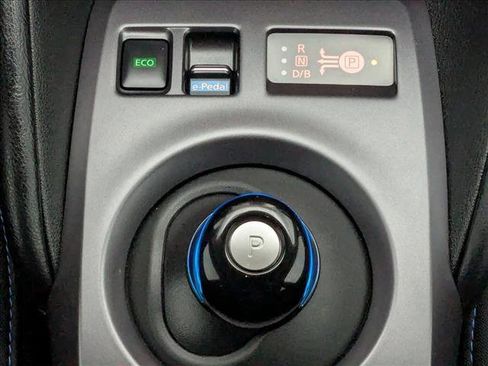 Used 2025 Nissan Leaf S image 12