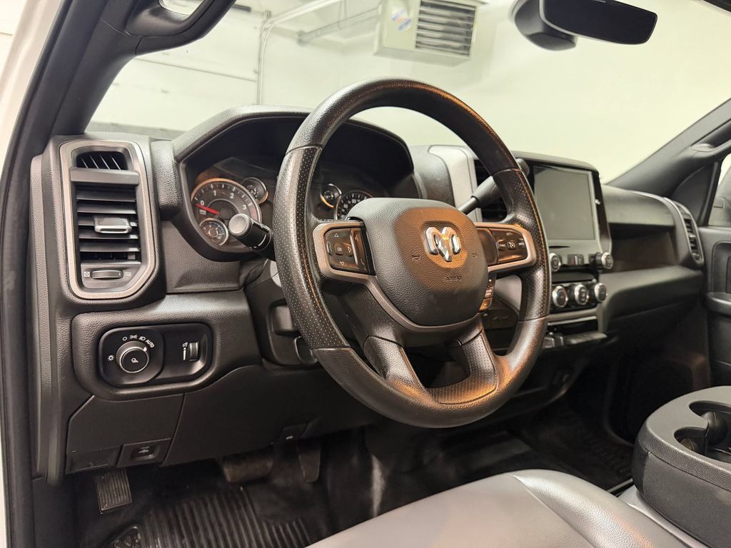 Used 2024 RAM 3500 Tradesman w/ Chrome Appearance Group AWD/4WD image 4
