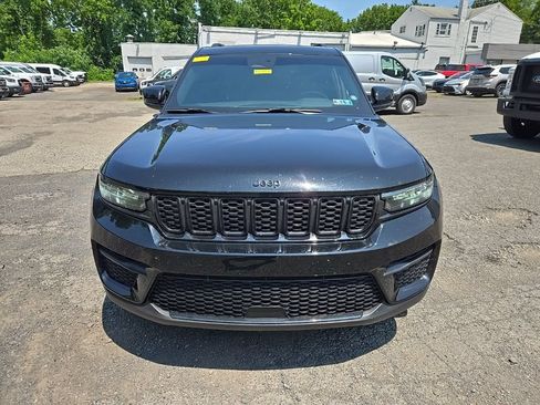 Used 2024 Jeep Grand Cherokee Altitude AWD/4WD image 2