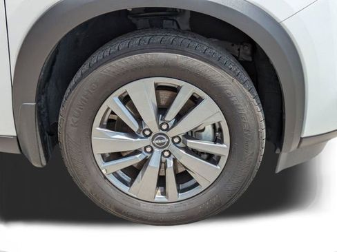 Used 2025 Nissan Pathfinder SV FWD image 11