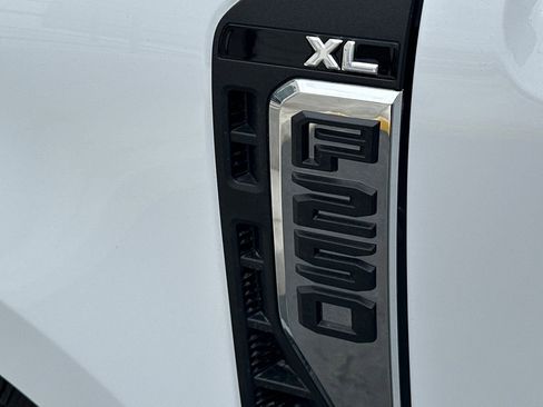 New 2026 Ford F250 XL w/ XL Chrome Package image 23