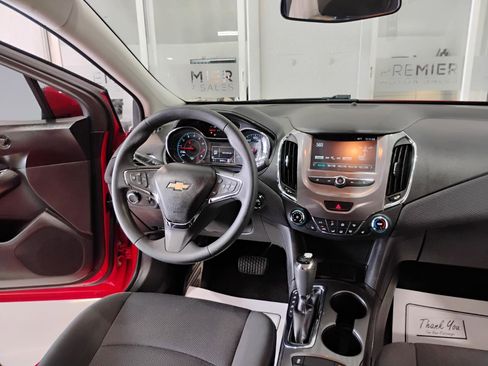 Used 2017 Chevrolet Cruze LT w/ Convenience Package FWD image 62